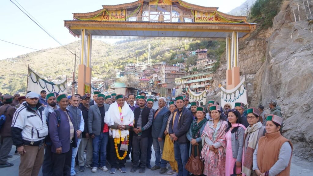 राजस्व मंत्री जगत सिंह नेगी ने भावानगर में 16.50 लाख रुपये की लागत से निर्मित मुख्य द्वार का किया उद्घाटन bhawanagar-gate-inauguration-kinnaur-jagat-singh-negi