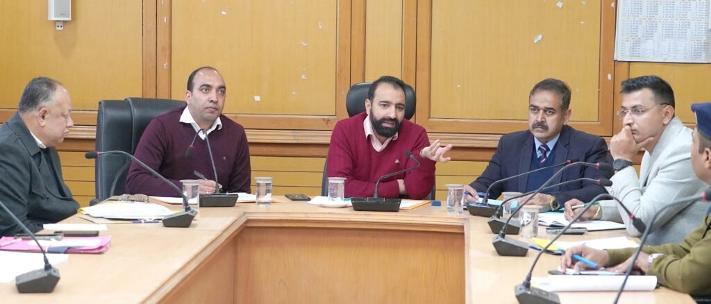 किन्नौर में वाइब्रेंट विलेज कार्यक्रम पर विकास कार्यों को लेकर बैठक आयोजित vibrant-villages-kinnaur-development-review